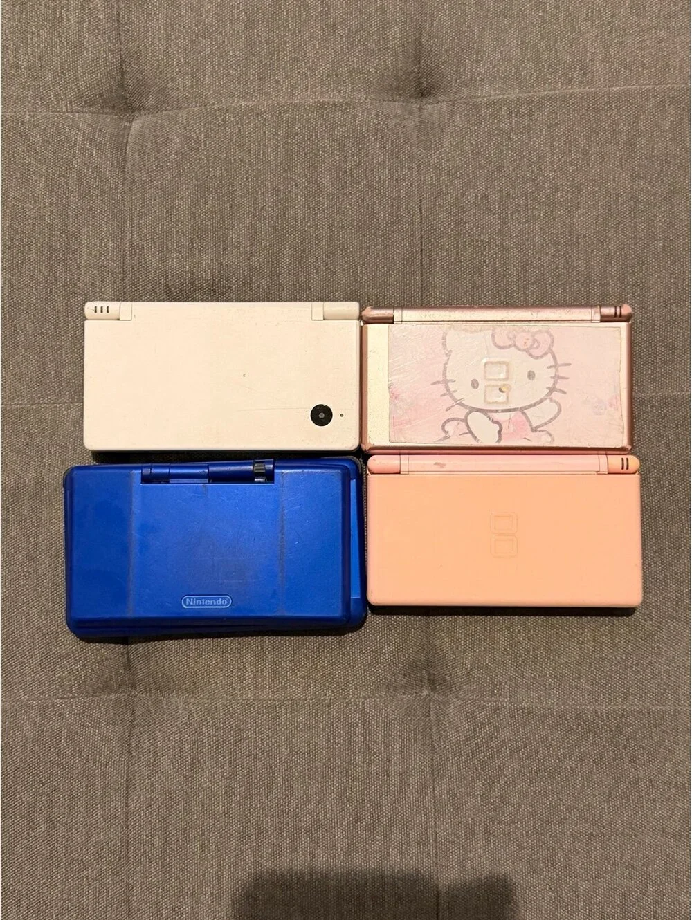 4 broken Nintendo Handhelds